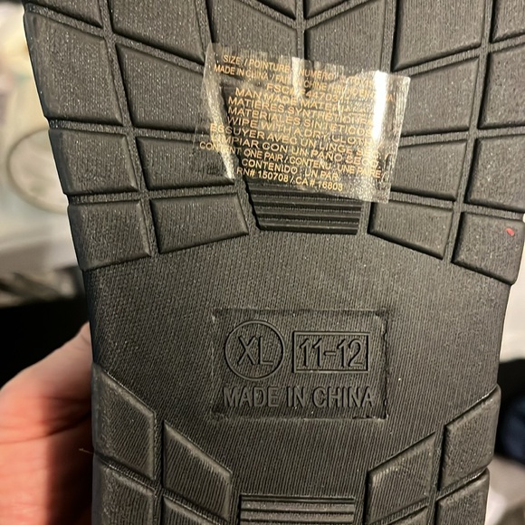 Avon men’s gray slippers. NWT - Picture 4 of 5